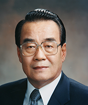 11대 총장 박명수 박사 증명사진