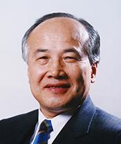 10대 총장 이종훈 박사 증명사진