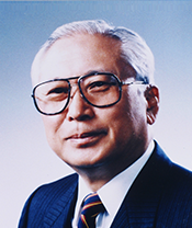 9대 총장 김민하 박사 증명사진