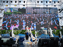 중앙대학교의 축제, 무대 위의 대학응원단(HURRAH-C) 모습1