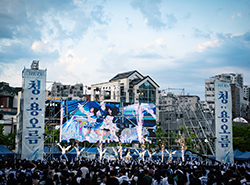 중앙대학교의 축제, 무대 위의 대학응원단(HURRAH-C) 모습2