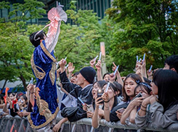 중앙대학교의 축제, 무대 위의 대학응원단(HURRAH-C) 모습3